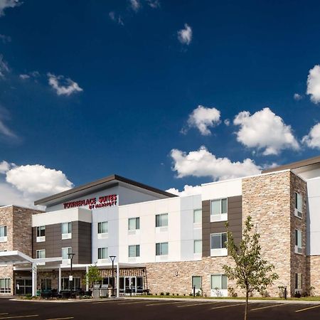 Towneplace Suites By Marriott Milwaukee West Bend Eksteriør billede