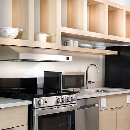 Towneplace Suites By Marriott Milwaukee West Bend Eksteriør billede