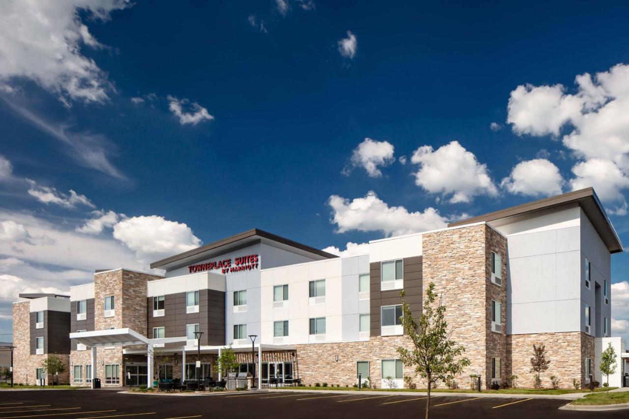 Towneplace Suites By Marriott Milwaukee West Bend Eksteriør billede