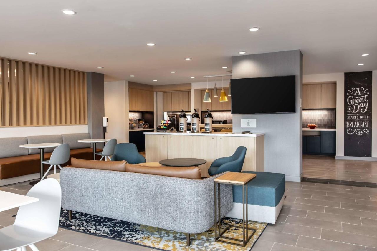 Towneplace Suites By Marriott Milwaukee West Bend Eksteriør billede