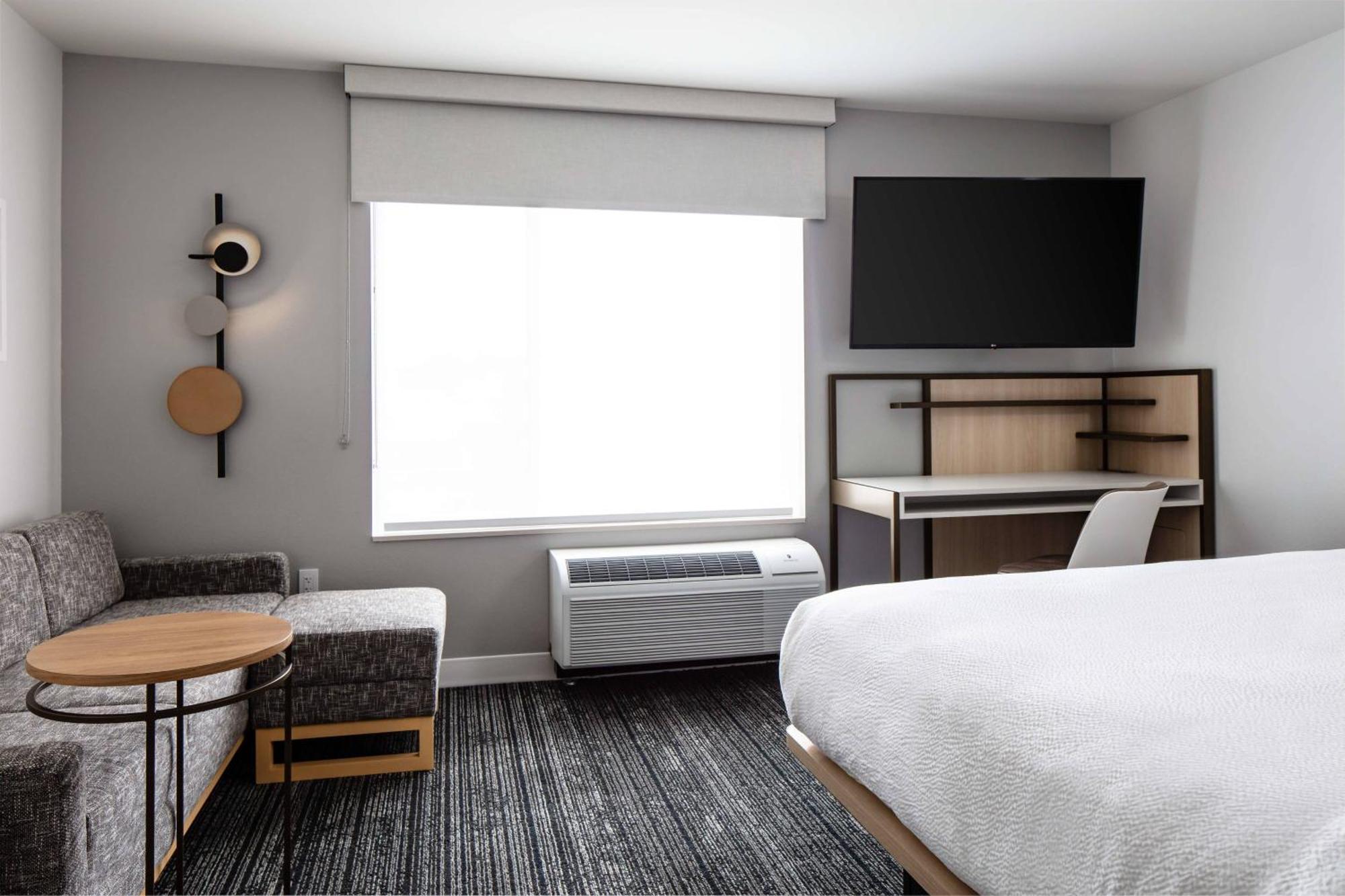Towneplace Suites By Marriott Milwaukee West Bend Eksteriør billede
