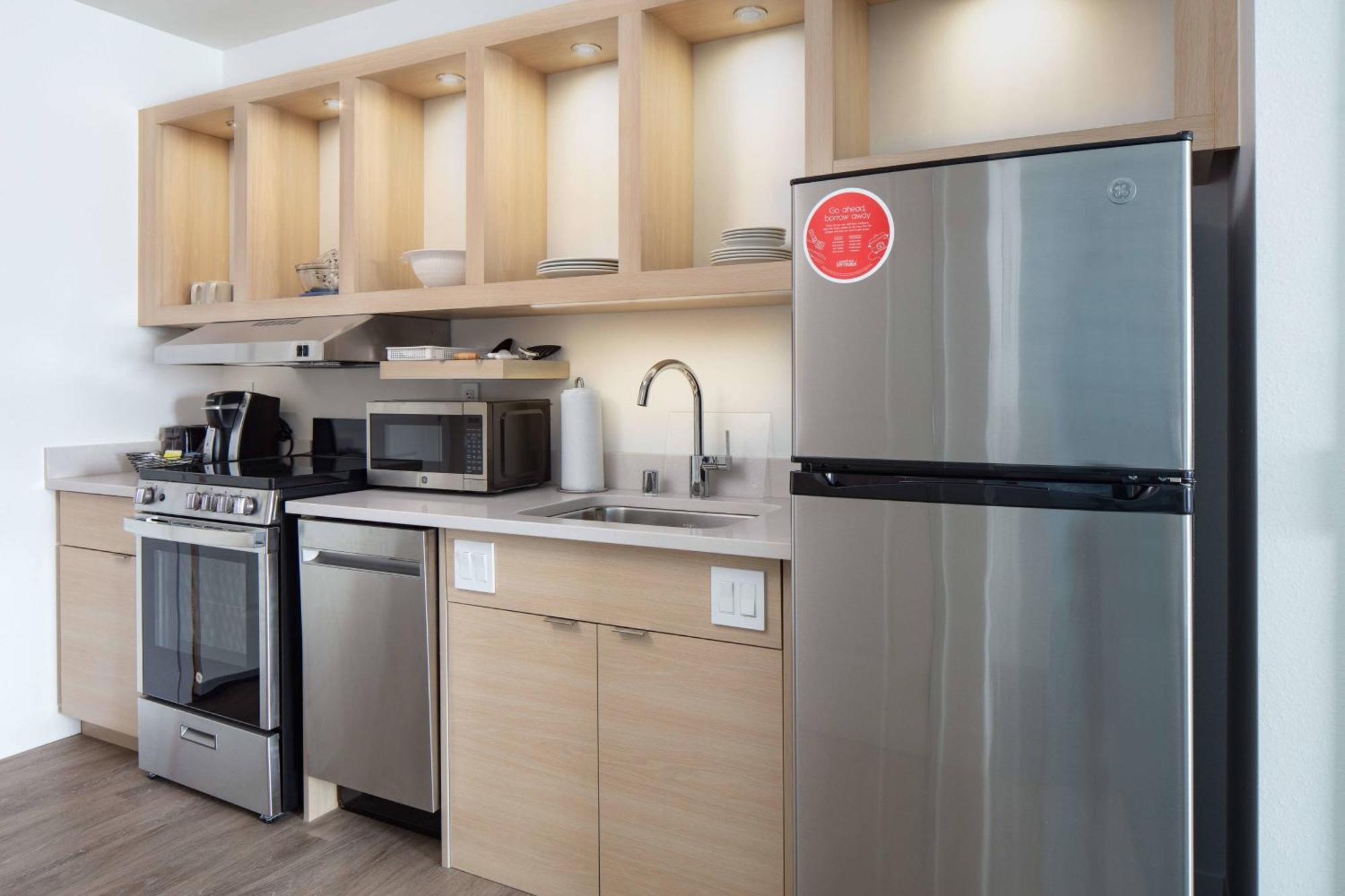 Towneplace Suites By Marriott Milwaukee West Bend Eksteriør billede
